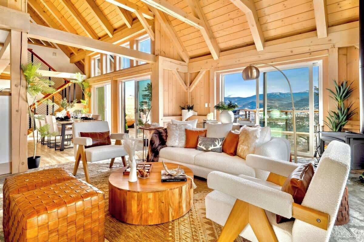 TV, peis, videospill og kontorer