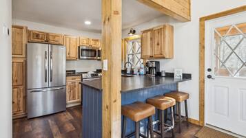 Hytte, 2 soverom | Eget kjøkken | Kjøleskap, ovn, kaffetrakter/tekoker og brødrister