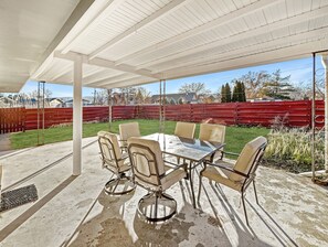 House, 3 Bedrooms | Outdoor dining