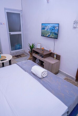 1 bedroom, iron/ironing board, free WiFi