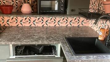 Réfrigérateur, four, plaque de cuisson, lave-vaisselle