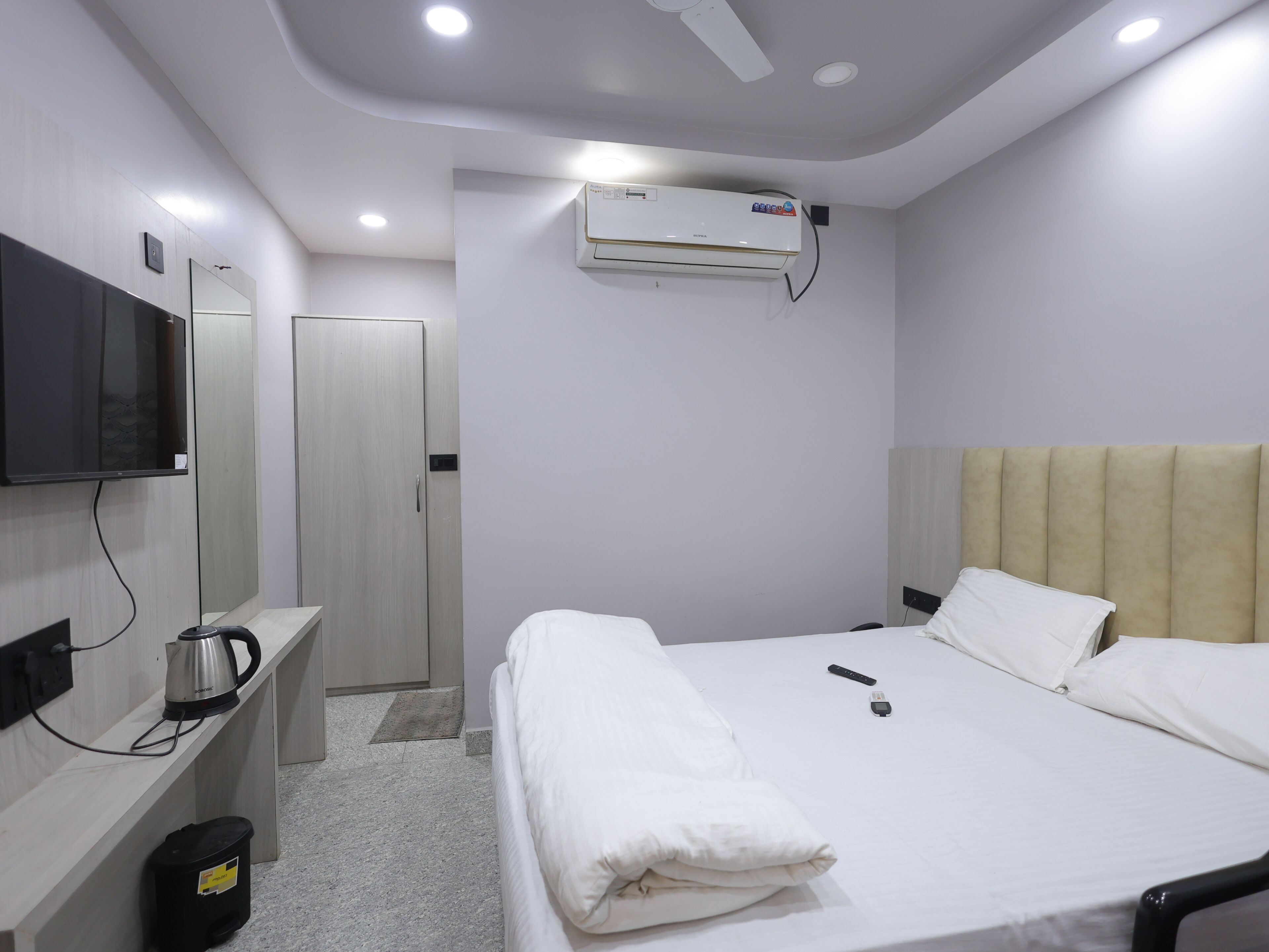 Basic Double Room | Desk, laptop workspace, soundproofing, free WiFi