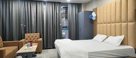 1 bedroom, desk, laptop workspace, free WiFi