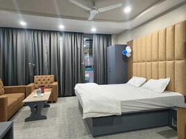 Suite de lujo | Escritorio, espacio para trabajar con un portátil, wifi gratis