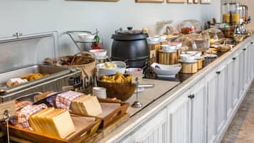 Se ofrece un desayuno bufé (350 INR por persona)