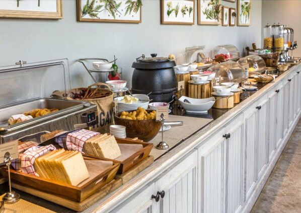 Bữa sáng buffet hàng ngày (350 INR/mỗi người) 