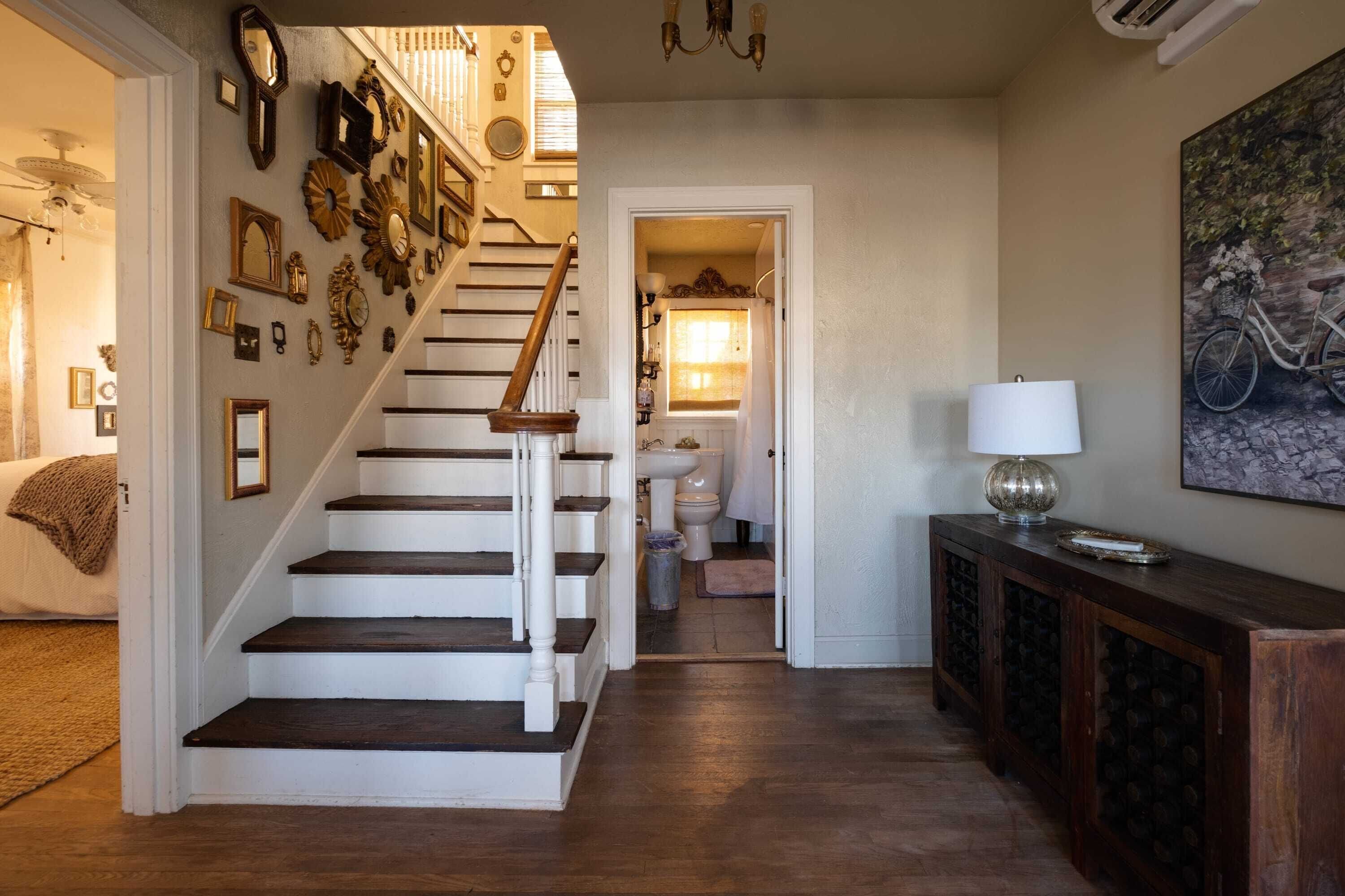 2 habitaciones, escritorio, tabla de planchar con plancha y wifi 