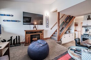 スマートテレビ、暖炉