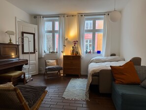 1 bedroom, iron/ironing board, free WiFi, bed sheets - Cozy Copenhagen Chambers With Sunny Garden (Copenhagen)