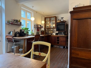Fridge, microwave, oven, stovetop - Cozy Copenhagen Chambers With Sunny Garden (Copenhagen)