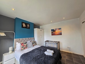 Maison | 4 chambres, fer et planche à repasser, Wi-Fi gratuit, draps fournis