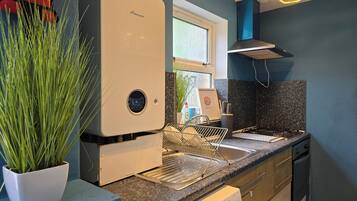 House | Private kitchen | Fridge, microwave, oven, stovetop