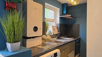 House | Private kitchen | Fridge, microwave, oven, stovetop