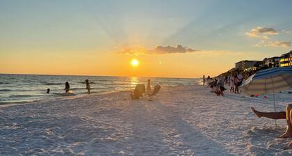 Newly renovated in 2025, 2 bed, 2 bath, townhome, 2 minute walk to beach.