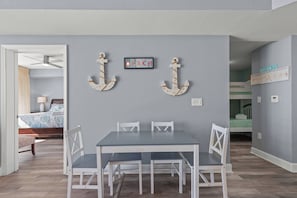 Dining - Tidewater Escape: 1 bedroom w/ GULF-FRONT Master! Stunning Views, Updated! (Panama City Beach)