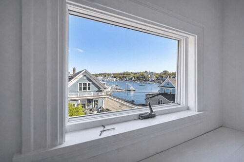 Painter's Perch: Rocky Neck