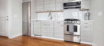 Portside Overlook: Village and Beach Views!