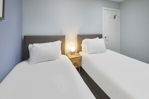 2 dormitorios, tabla de planchar con plancha, cuna de viaje y wifi