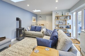 TV, fireplace, offices