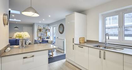 Host & Stay | Harrow Bothy