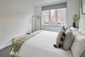 4 chambres, fer et planche à repasser, Wi-Fi, draps fournis