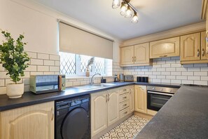 Fridge, microwave, oven, stovetop - Host & Stay | Joffre Avenue (Castleford)