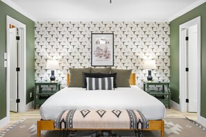 5 bedrooms, iron/ironing board, WiFi, bed sheets