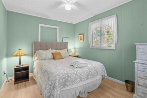 5 bedrooms, internet, bed sheets