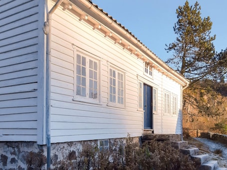 House | Exterior detail