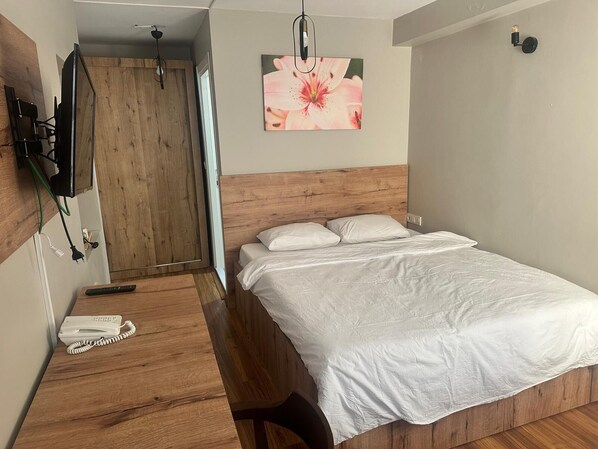 Desk, free WiFi, bed sheets - Old Town Tekirdağ (Tekirdag)