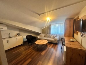 Standard Studio Suite, 1 Bedroom | Desk, free WiFi, bed sheets - Old Town Tekirdağ (Tekirdag)