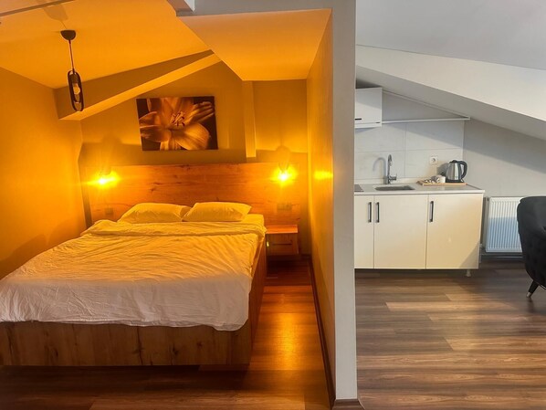 Standard Studio Suite, 1 Bedroom | Desk, free WiFi, bed sheets - Old Town Tekirdağ (Tekirdag)