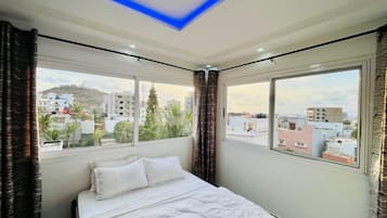 Quarto casal standard | Lençóis italianos Frette, roupas de cama premium, edredons de pluma