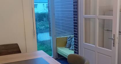 Chambre2 privée Cosy et Fonctionnelle Haute Gamme Vue sur Chùteau +Jardin Patio.