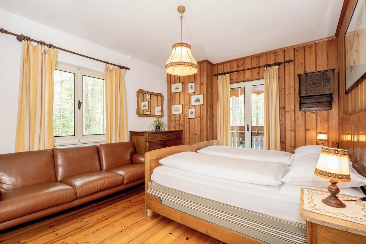 Comfort kamer, 1 twee- of 2 eenpersoonsbedden, balkon, uitzicht op bergen | Luxe beddengoed, donzen dekbedden, een kluis op de kamer, een bureau