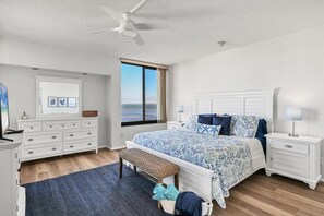 2 bedrooms, desk, iron/ironing board, free WiFi - 2/2 Bay Front Condo, Pool, Private Beach Access (Longboat Key)