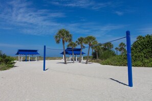 Sports court - 2/2 Bay Front Condo, Pool, Private Beach Access (Longboat Key)