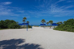 Beach - 2/2 Bay Front Condo, Pool, Private Beach Access (Longboat Key)