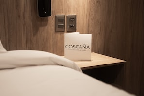 Minibar, wifi gratis y ropa de cama