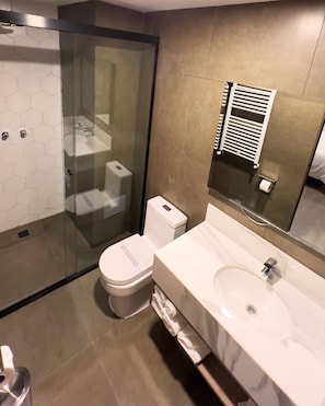 Classic Room | Bathroom | Shower, hair dryer, towels, soap