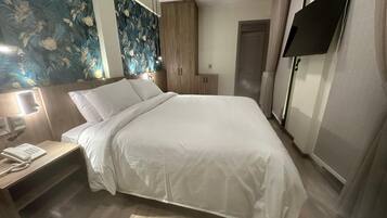 Classic Room | Minibar, free WiFi, bed sheets