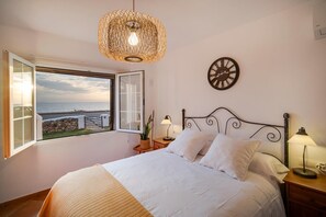 3 bedrooms, WiFi, bed sheets - Can Peix Dream vacation just steps from the sea (Ciutadella de Menorca)