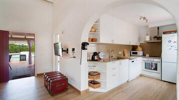 Réfrigérateur, micro-ondes, four, lave-vaisselle