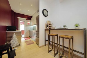 Bouilloire électrique, grille-pain