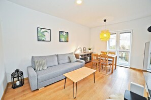 Apartamento Confort, balcón, vistas al jardín | 1 dormitorio, tabla de planchar con plancha, wifi gratis