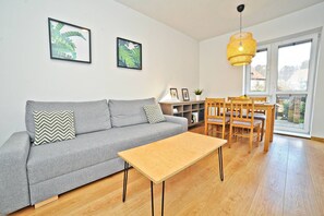 Apartamento Confort, balcón, vistas al jardín | 1 dormitorio, tabla de planchar con plancha, wifi gratis