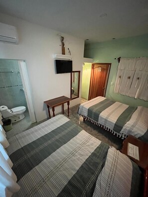 Standard-Doppelzimmer, 2 Queen-Betten, Haltegriffe in der Dusche, Nichtraucher