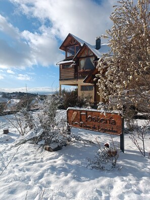 Front of property - Tierra de Leyendas Boutique Hotel (Ushuaia)