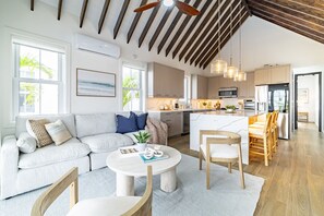 Smart TV - Coral Reef Casa + Private Hot Tub and Pool at Mahogany Bay (San Pedro)