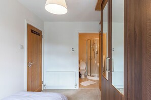 Dusche, Haartrockner, Toilettenpapier